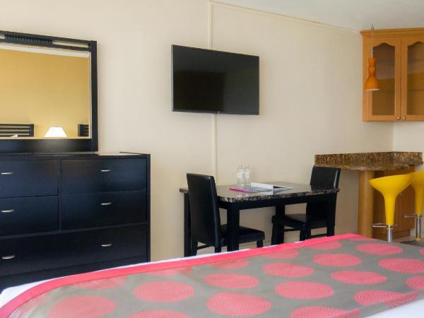 Ramada Plaza by Wyndham Marco Polo Beach Resort : photo 2 de la chambre hébergement 2 lits queen-size - vue partielle - non-fumeurs