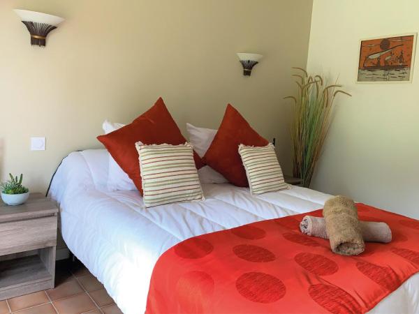 La Villa Saint André - Argeles sur mer : photo 6 de la chambre chambre double - vue sur jardin