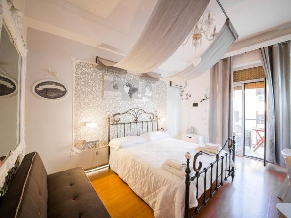 Casale D' Or : photo 1 de la chambre chambre triple avec balcon et salle de bains privative séparée