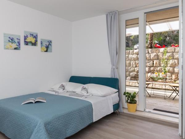 Apartment & Room Pajolo : photo 9 de la chambre studio avec terrasse et vue sur le jardin