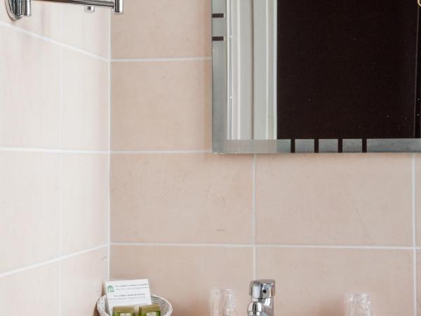 Hôtel Les Tilleuls, Bourges : photo 4 de la chambre chambre double supérieure