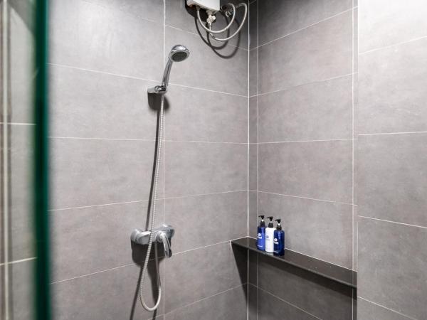 Kokotel Bangkok Dheva Thonglor : photo 9 de la chambre chambre quadruple deluxe