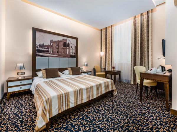 Hotel Lapad : photo 1 de la chambre chambre double supérieure avec vue sur le port de plaisance