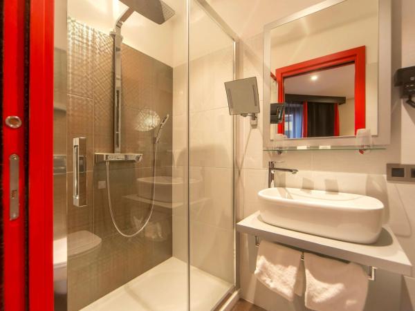 Hôtel Boutique Richelieu, Lyon Gare Part-Dieu : photo 2 de la chambre chambre lit queen-size standard - côté balcon