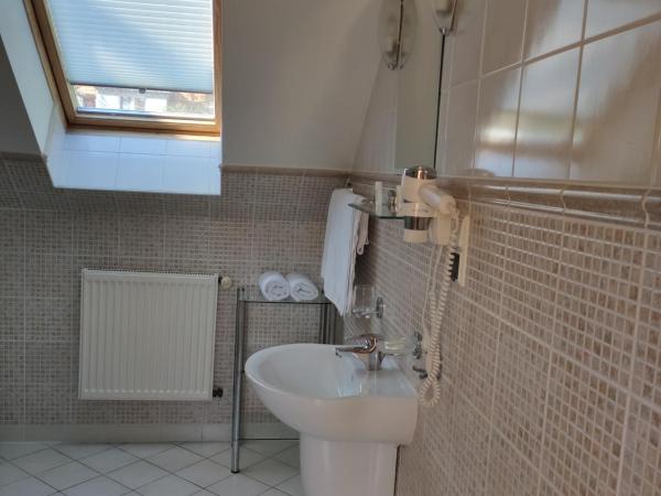 Willa Pod Dębami : photo 4 de la chambre chambre triple - vue sur jardin