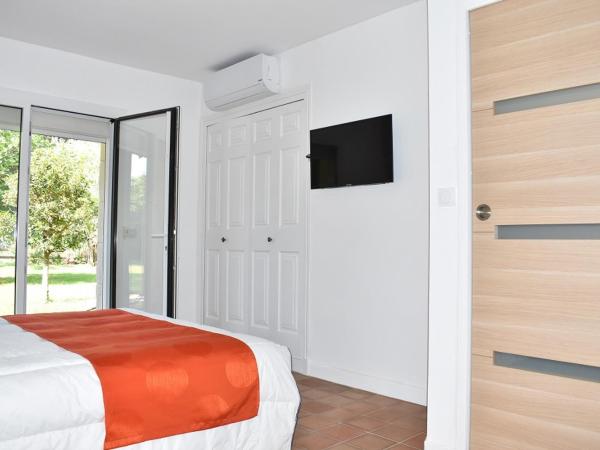 La Villa Saint André - Argeles sur mer : photo 2 de la chambre chambre familiale avec terrasse