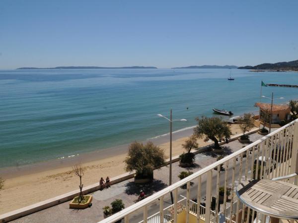 Hôtel Beau Rivage : photo 10 de la chambre chambre familiale avec balcon et vue sur la mer