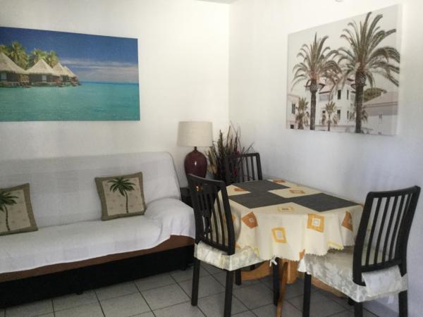 Breakaway Inn Guest House : photo 1 de la chambre appartement avec terrasse