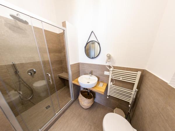 Via Roma 315 Bed and Breakfast : photo 2 de la chambre chambre double avec salle de bains privative