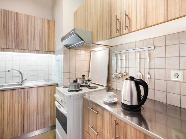 Marina Alimos Hotel Apartments : photo 1 de la chambre appartement 2 chambres standard - vue latérale sur mer