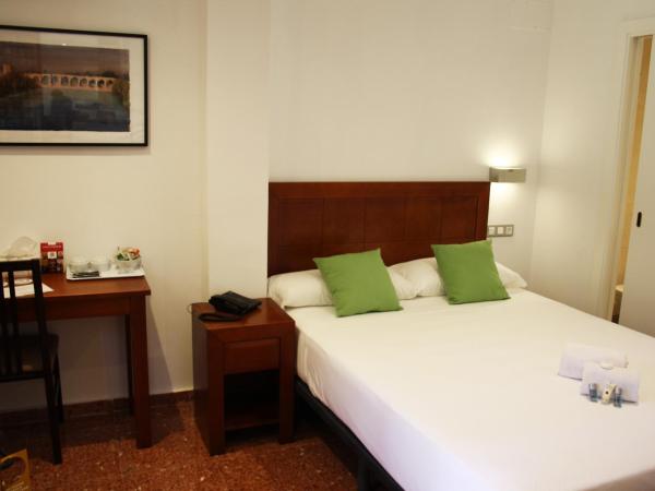 Hotel Riad Arruzafa : photo 3 de la chambre studio - rez-de-chaussée - vue sur parking