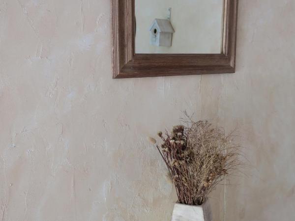 La Naomath - Maison d'hôtes, Hébergement insolite & Gîte : photo 9 de la chambre chambre familiale - vue sur jardin