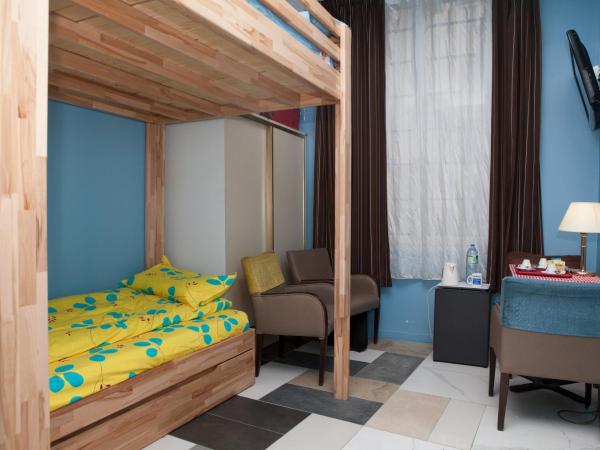 Club246 Paris Saint Martin : photo 7 de la chambre chambre quadruple de luxe