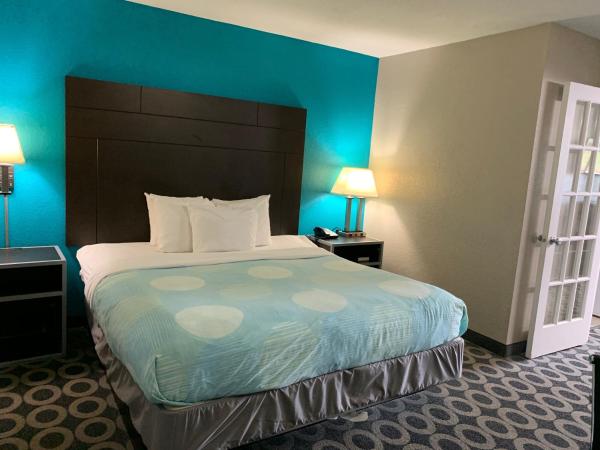 Travelodge by Wyndham San Antonio Downtown Northeast : photo 3 de la chambre suite 2 chambres avec 2 lits king-size