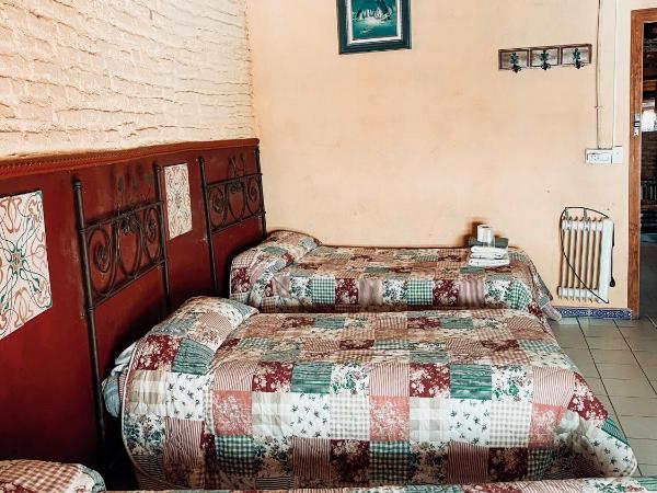 PENSION VERGARA , Sevilla : photo 3 de la chambre chambre triple avec salle de bains commune