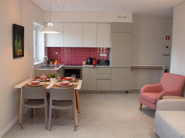 Cardeal Suites & Apartments : photo 4 de la chambre appartement avec terrasse