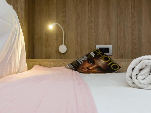 LOC HOSPITALITY Urban Den : photo 8 de la chambre petite chambre lits jumeaux