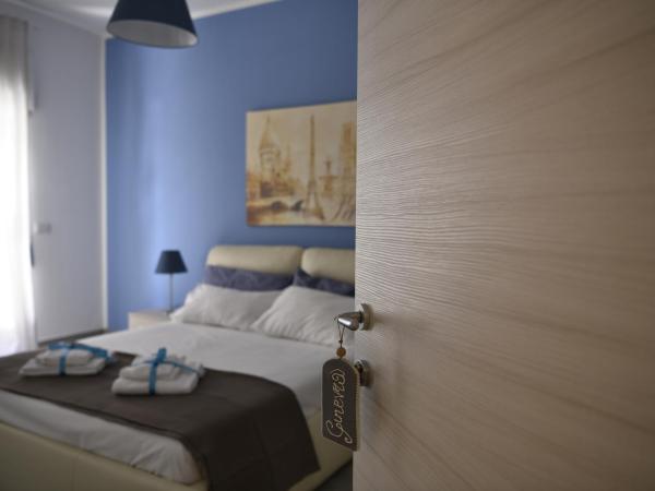 B&B Brothers Suite Vomero : photo 4 de la chambre chambre lit king-size avec balcon