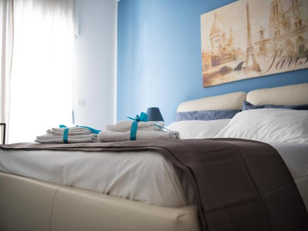 B&B Brothers Suite Vomero : photo 10 de la chambre chambre lit king-size avec balcon