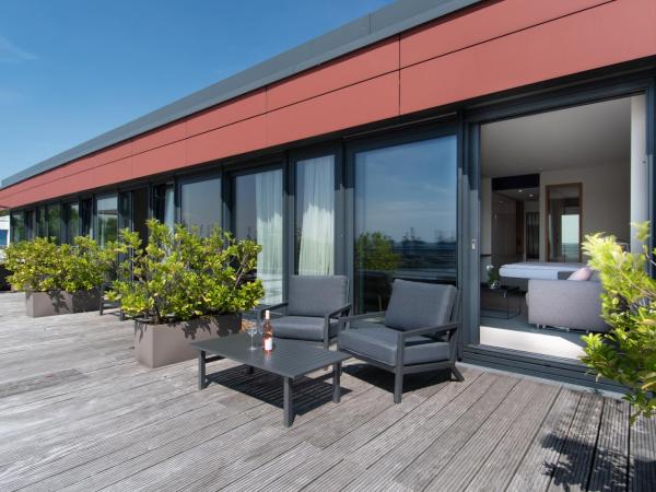 The Suites Rainvilleterrasse : photo 1 de la chambre suite with terrace on the elbe river
