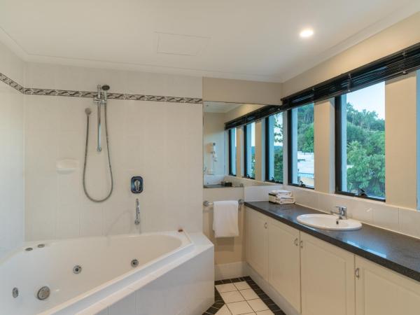 Regal Port Douglas : photo 4 de la chambre appartement 1 chambre avec baignoire spa