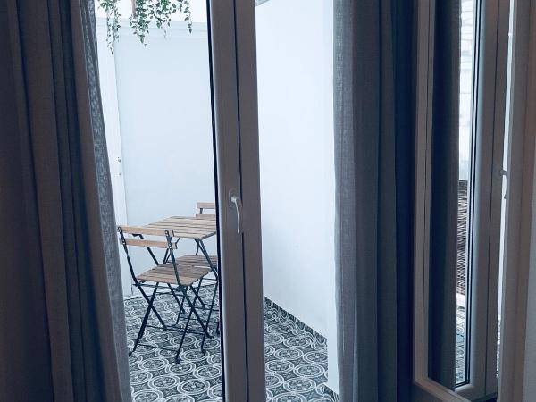 Room Boutique 32 : photo 3 de la chambre chambre double avec patio