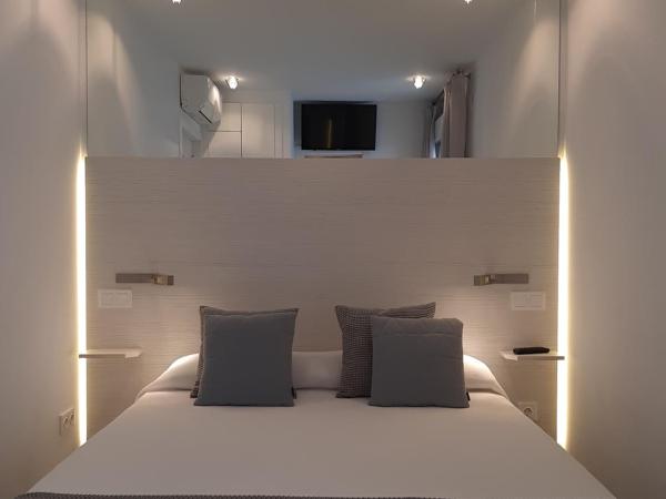 Room Boutique 32 : photo 2 de la chambre chambre double avec patio