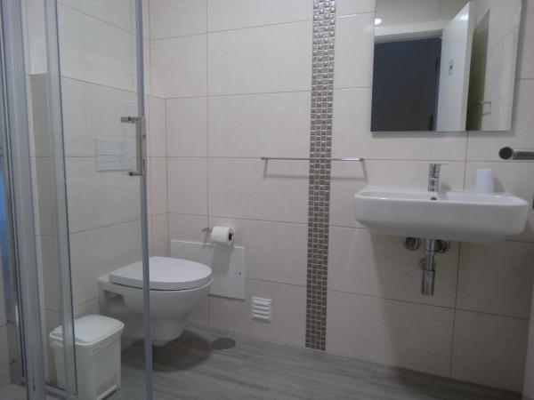 Stella di Mare - Alojamento Local : photo 7 de la chambre chambre double avec salle de bains commune