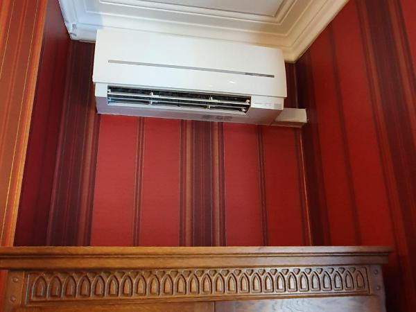 Tower Guest House : photo 9 de la chambre oak four poster king