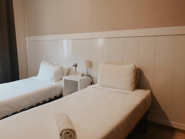 Metropolitan Atocha : photo 1 de la chambre chambre lits jumeaux avec salle de bains commune