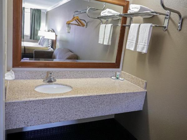 University Inn & Suites : photo 3 de la chambre suite familiale deluxe