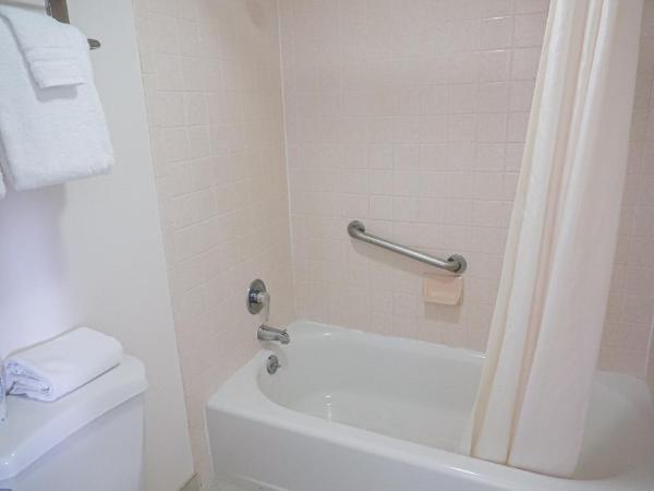 University Inn & Suites : photo 2 de la chambre chambre lit king-size deluxe