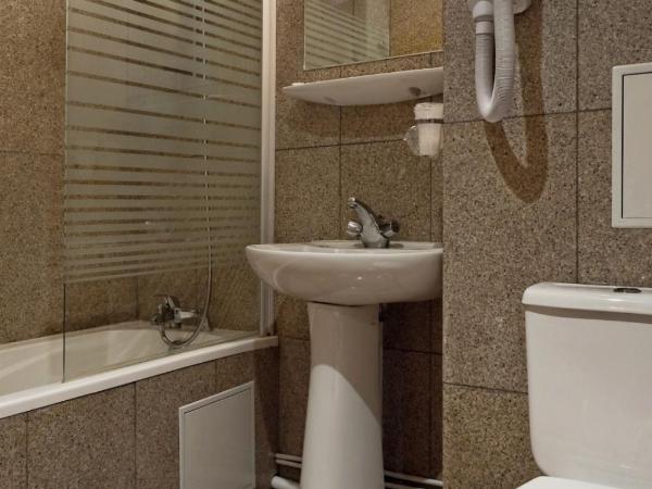 Hotel Americain : photo 4 de la chambre chambre quadruple