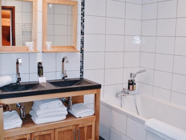 Auberge de Savoie : photo 2 de la chambre chambre familiale privilège