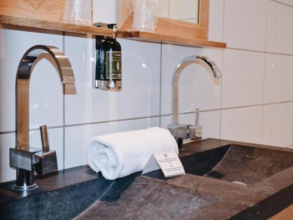 Auberge de Savoie : photo 8 de la chambre chambre familiale privilège