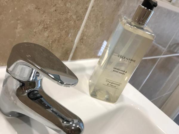 Ashbourne House : photo 8 de la chambre chambre king avec salle de bains