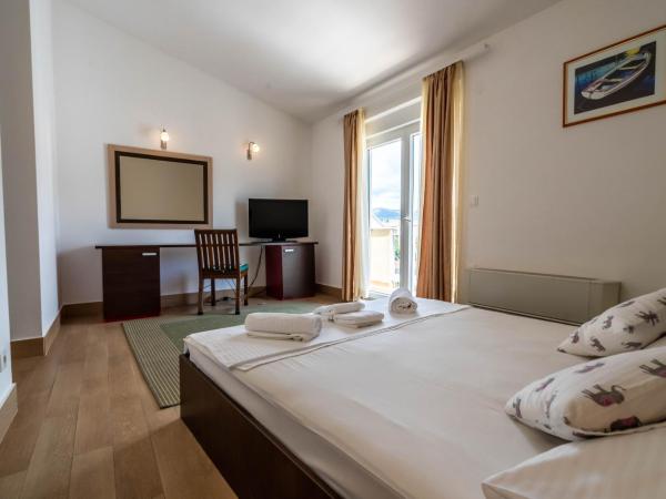 Pansion Epetium : photo 10 de la chambre chambre double avec balcon
