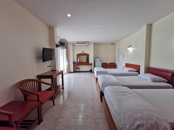 Subhamitra Hotel Hua Hin-SHA Certified : photo 6 de la chambre chambre familiale - a