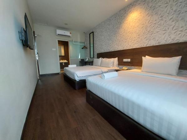 MIICO Hotel @ Mount Austin : photo 3 de la chambre family (1 queen + 1 single) with window