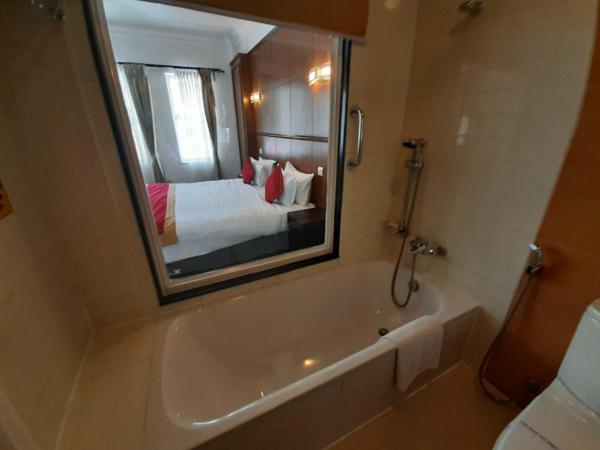 Waterfront Resort by KGH Group : photo 5 de la chambre deluxe double room with lake view, balcony
