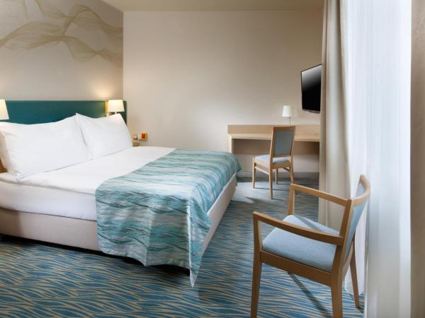 Holiday Inn Prague, an IHG Hotel : photo 5 de la chambre chambre lit king-size standard - accessible aux personnes à mobilité réduite