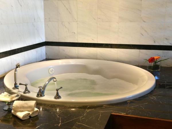 Holiday Inn Cordoba, an IHG Hotel : photo 6 de la chambre suite 1 chambre lit king-size