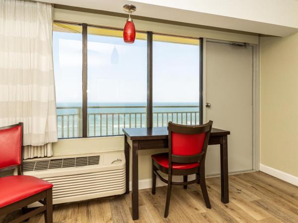 Sandcastle Resort : photo 7 de la chambre chambre lit king-size - vue sur océan - non-fumeurs