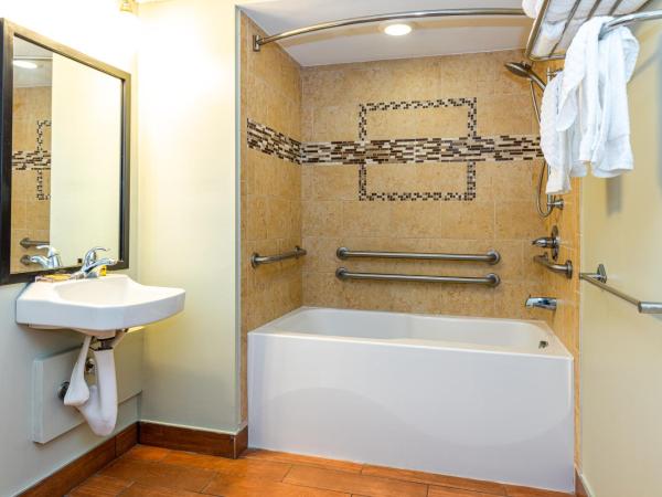 Sandcastle Resort : photo 8 de la chambre chambre lit king-size pour personnes à mobilité réduite - non-fumeurs