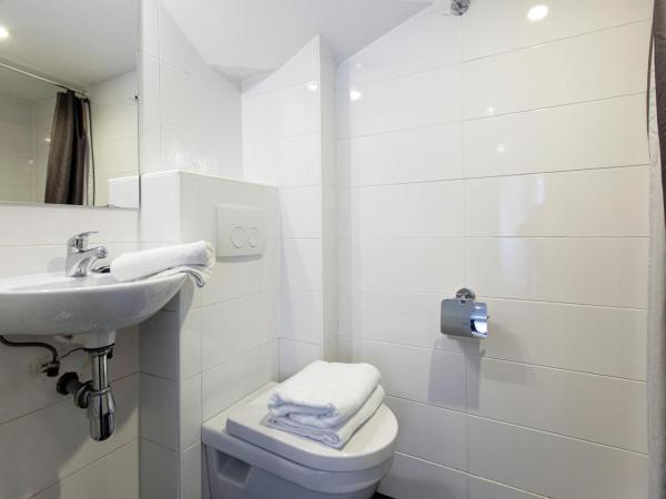 Quentin Arrive Hotel : photo 7 de la chambre chambre lits jumeaux avec salle de bains privative