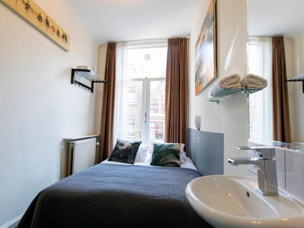 Quentin Arrive Hotel : photo 2 de la chambre chambre double avec salle de bains commune