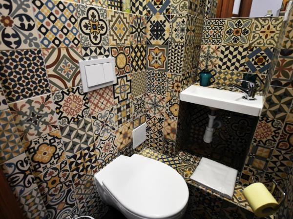 DUKES Hostel - Pokoje prywatne, RYNEK : photo 7 de la chambre chambre double avec salle de bains commune