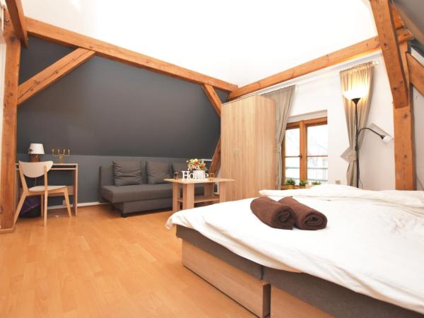 DUKES Hostel - Pokoje prywatne, RYNEK : photo 1 de la chambre chambre familiale avec salle de bains commune