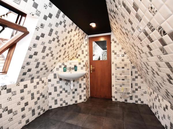 DUKES Hostel - Pokoje prywatne, RYNEK : photo 7 de la chambre chambre familiale avec salle de bains commune