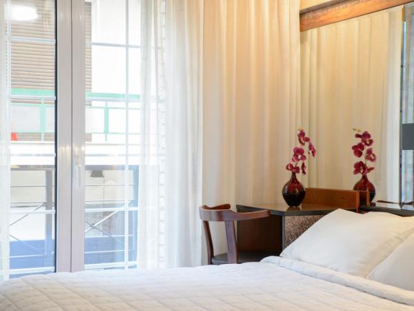 Victory Inn : photo 4 de la chambre chambre double avec petit balcon